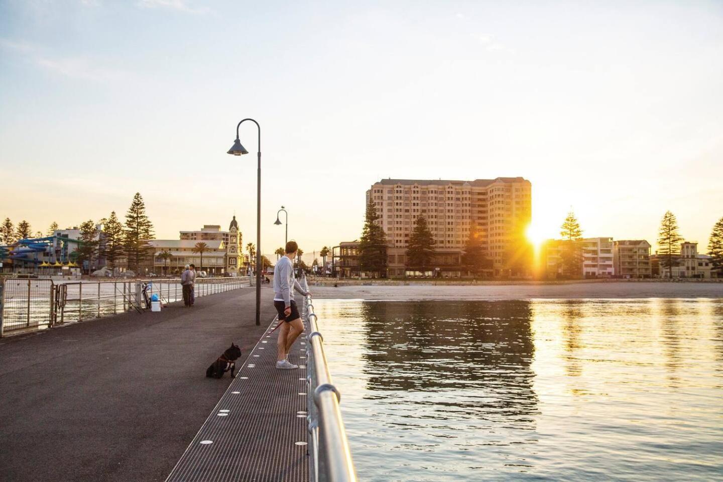 "Ocean Sunset" Glenelg Central Studios Bagian luar foto